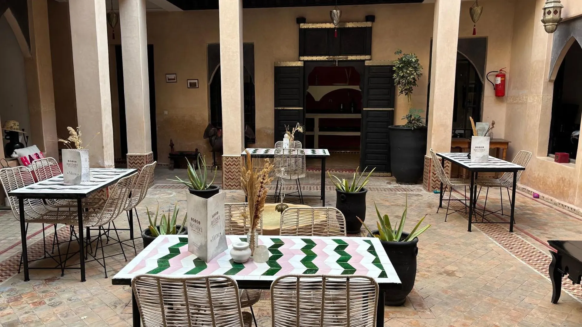 Riad Basidi Piscine Chauffee Sur Le Toit De La Medina Marrakesh Marocco